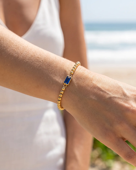 studio-ai bracelet-gold-bead-birthstone-bracelet_studio1_a1+solo.png