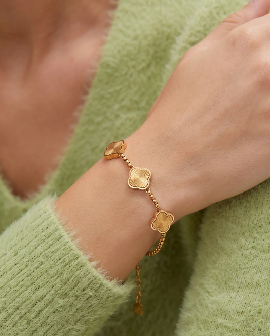 studio-ai bracelet-ray-petal-bracelet_studio1_a1+solo.png