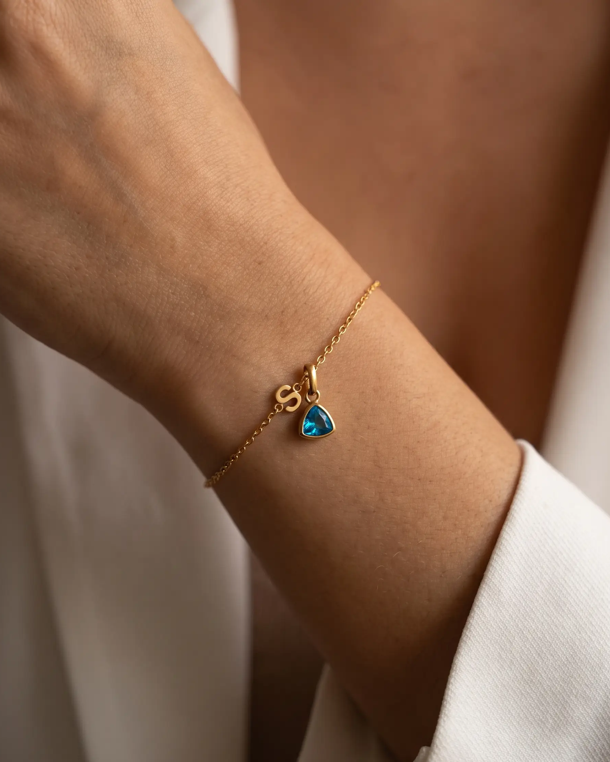 studio-ai bracelet-birthstone-and-letter-charm-bracelet_studio2_a4+solo.png