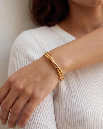 studio-ai bracelet-cross-path-bangle_lifestyle1_a1+solo.png