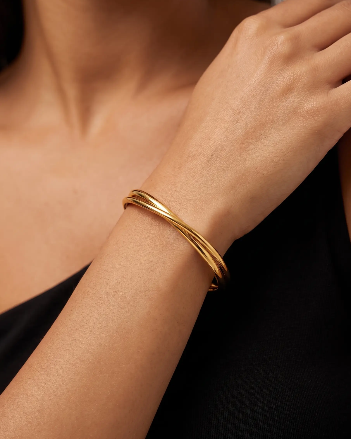 studio-ai bracelet-cross-path-bangle_studio1_a1+solo.png