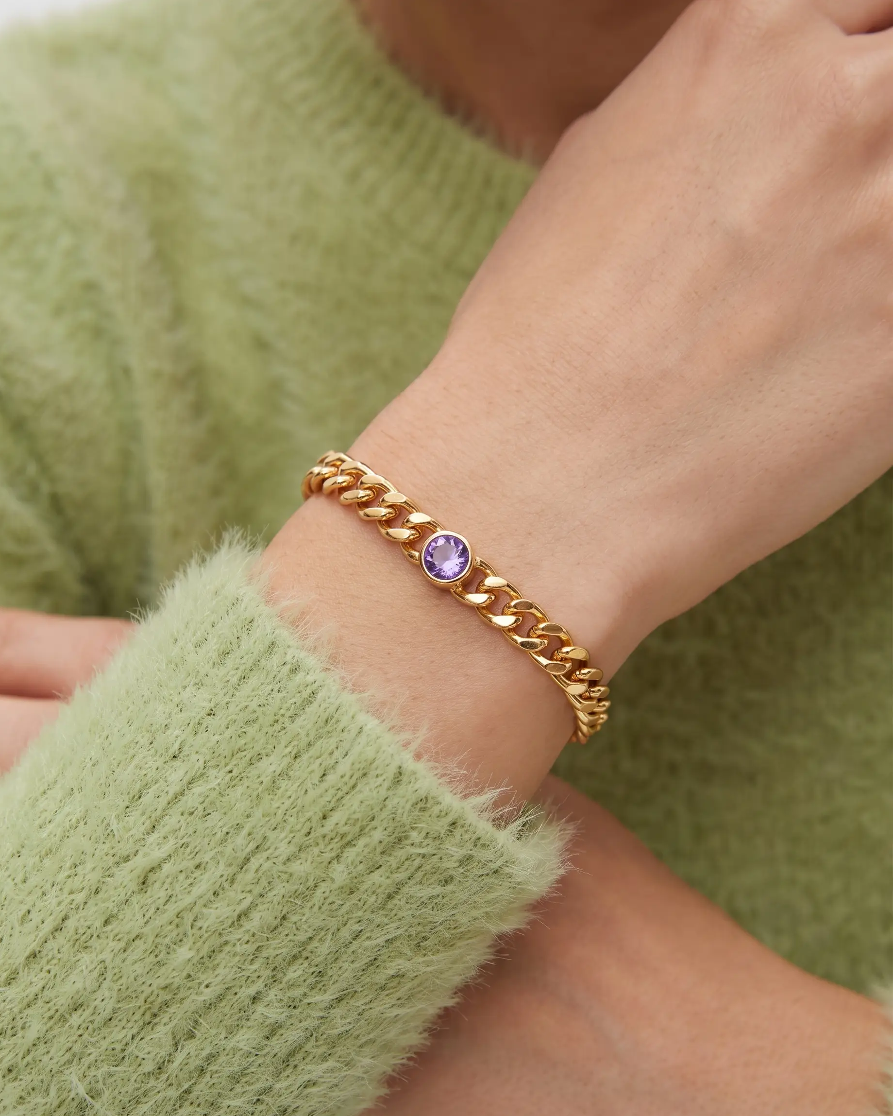 studio-ai bracelet-curb-birthstone-bracelet_studio2_a1+solo.png