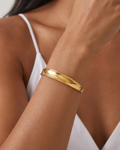 studio-ai bracelet-dawn-cuff-bracelet_studio2_a2+solo.png