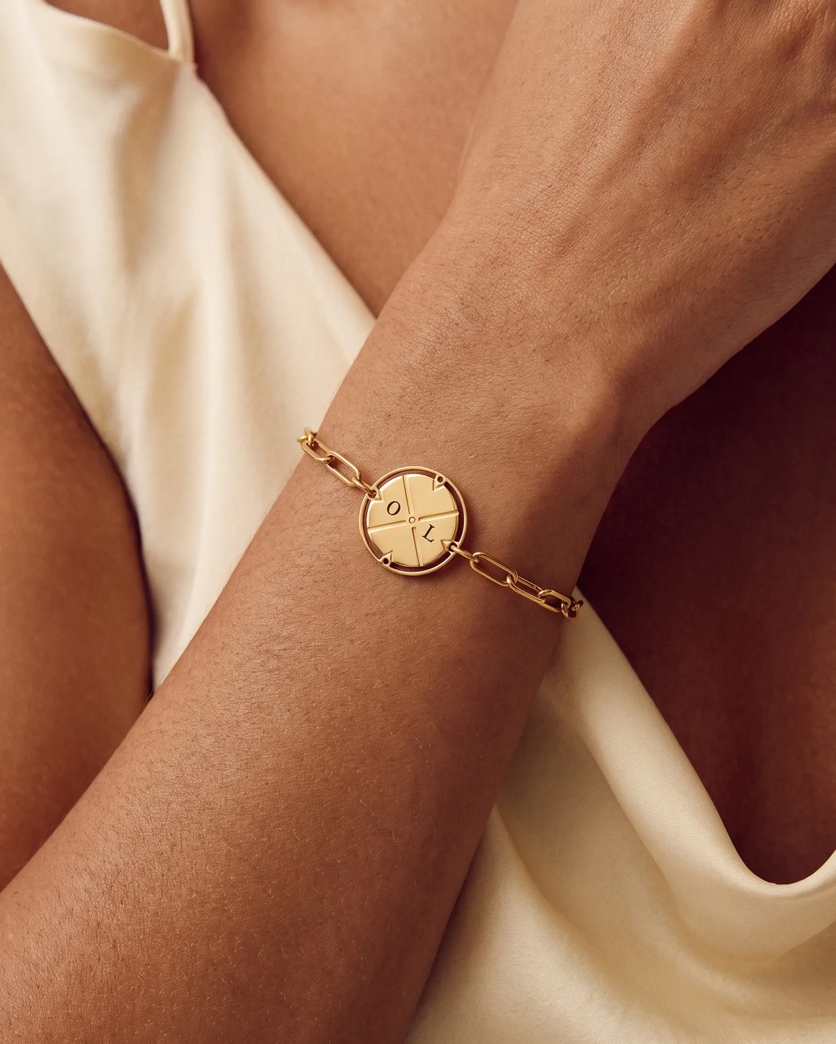 studio-ai bracelet-engraved-north-bracelet_lifestyle1_a1+solo.png