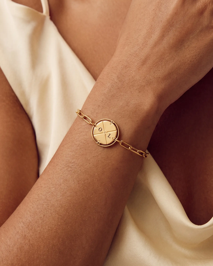 studio-ai bracelet-engraved-north-bracelet_lifestyle1_a1+solo.png