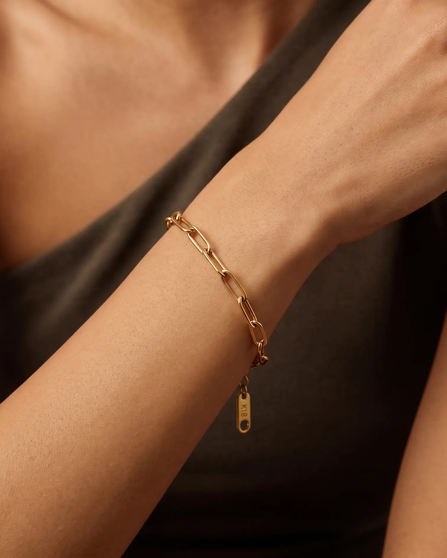 studio-ai bracelet-everyday-paperclip-bracelet_studio1_a1+solo.png