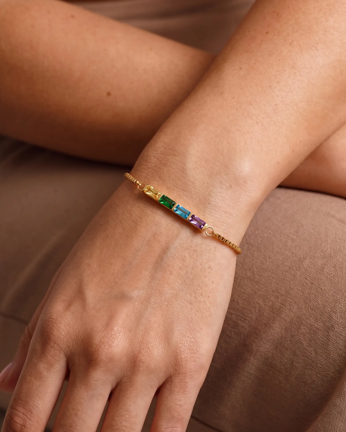 studio-ai bracelet-fine-baguette-birthstone-bracelet_lifestyle1_a1+solo.png