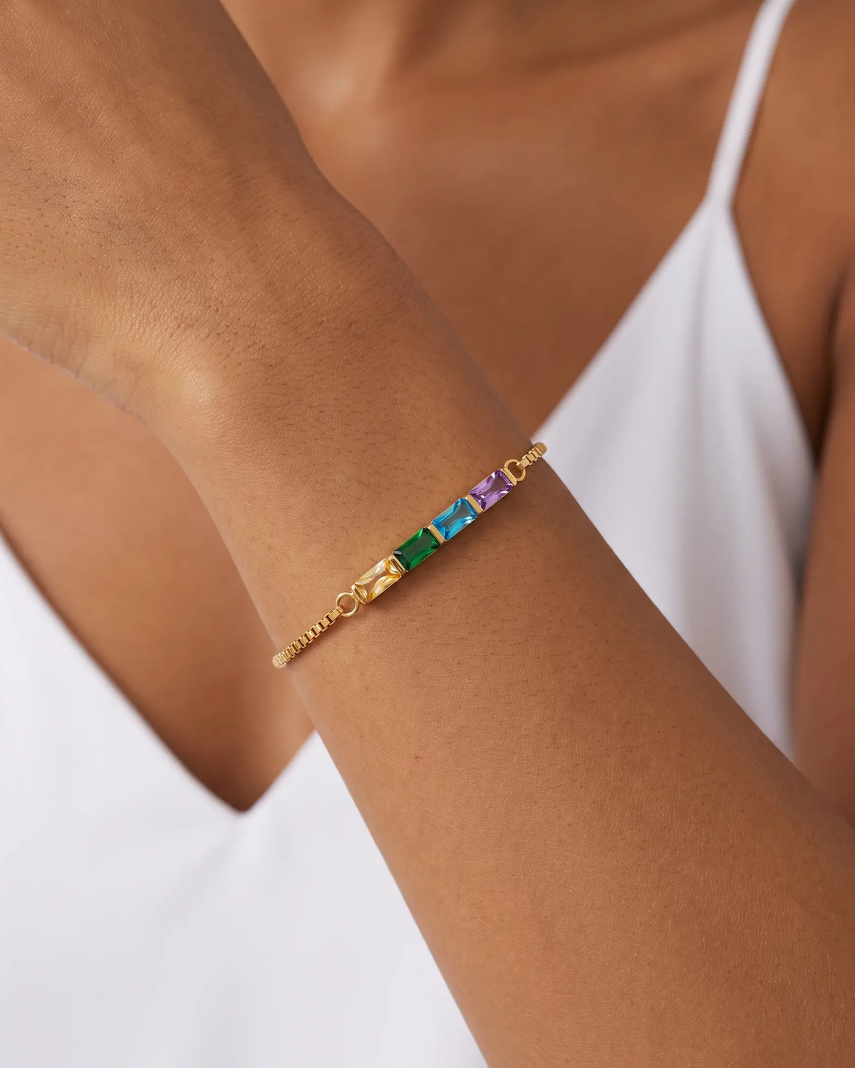 studio-ai bracelet-fine-baguette-birthstone-bracelet_studio1_a1+solo.png