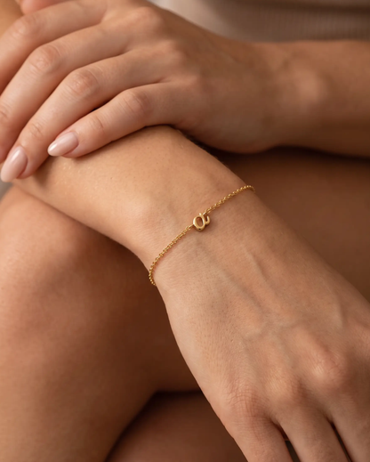 studio-ai bracelet-fine-script-initial-bracelet_studio1_a1+solo.png