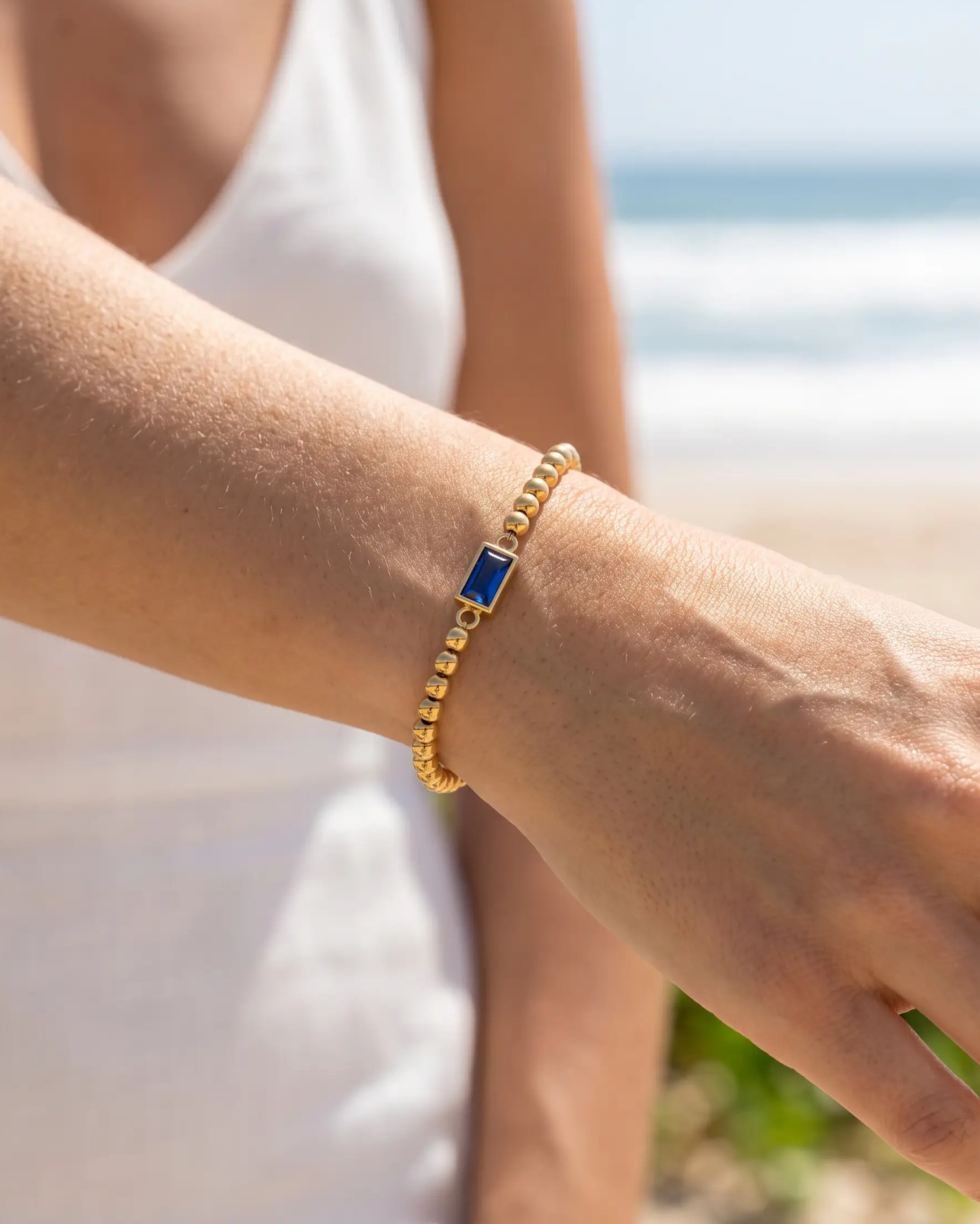 studio-ai bracelet-gold-bead-birthstone-bracelet_studio1_a1+solo.png