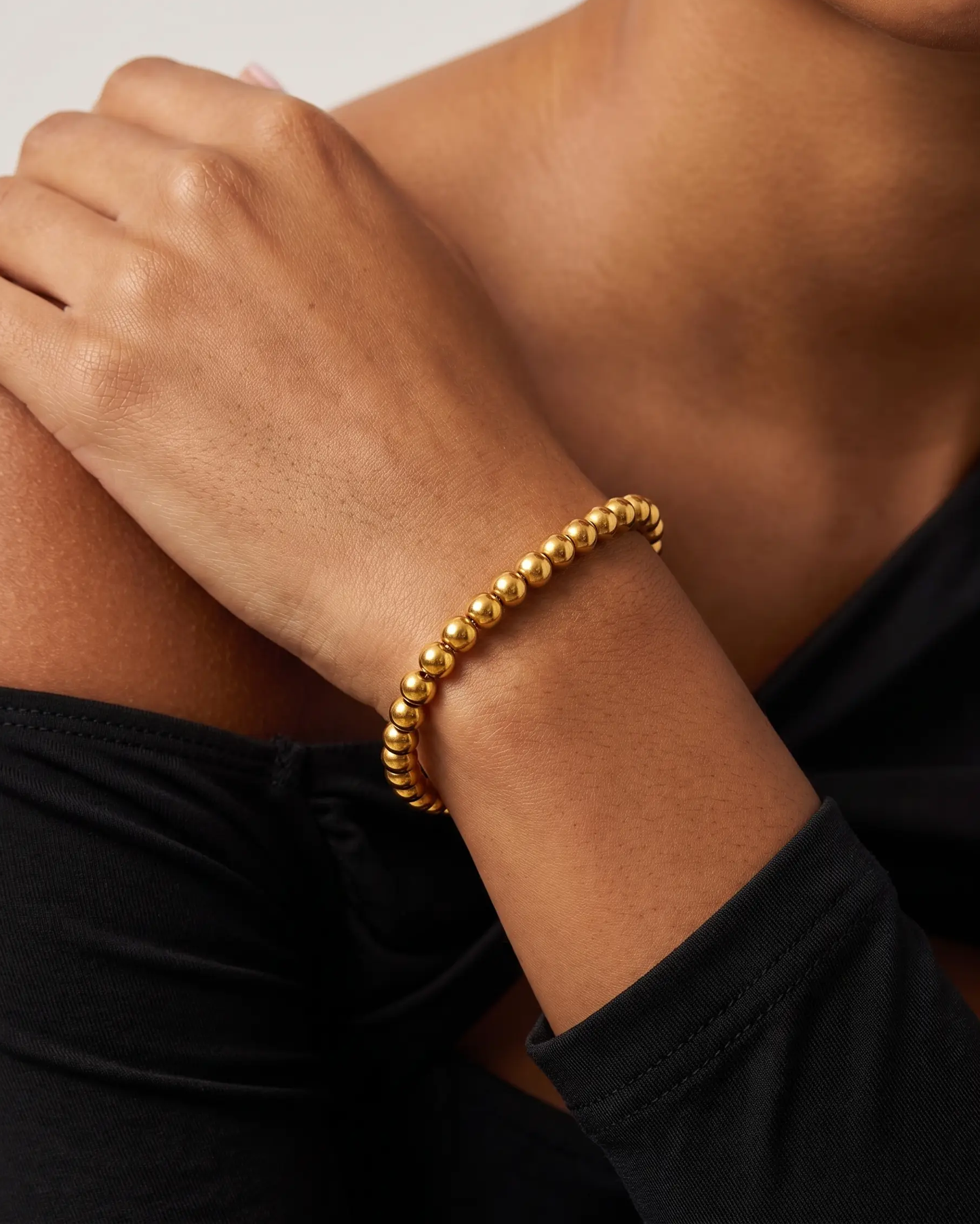 studio-ai bracelet-gold-bead-bracelet_studio1_a1+solo.png