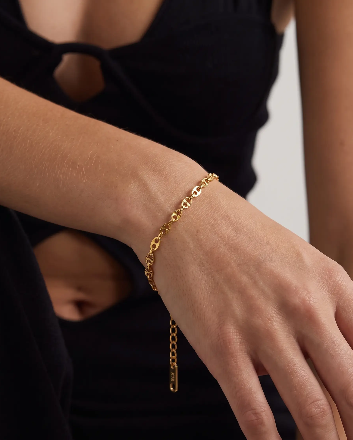 studio-ai bracelet-heavy-sequin-chain-bracelet_lifestyle1_a1+solo.png