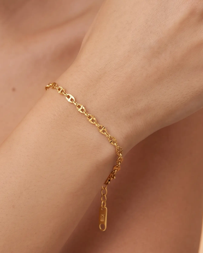 studio-ai bracelet-heavy-sequin-chain-bracelet_studio2_a1+solo.png