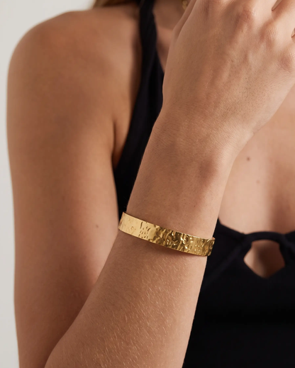 studio-ai bracelet-heavy-textured-cuff-bracelet_studio1_a1+solo.png
