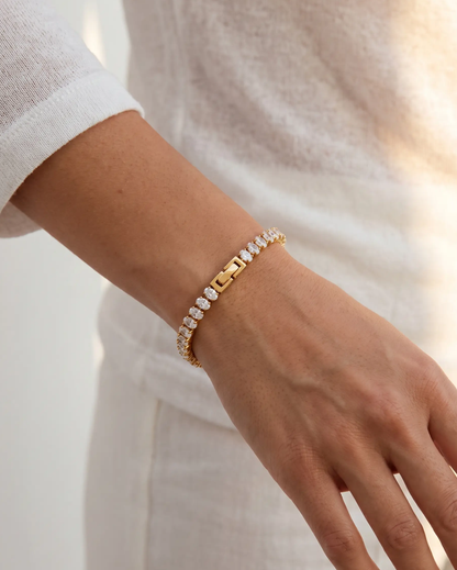 studio-ai bracelet-marquise-line-bracelet_studio1_a1+solo.png