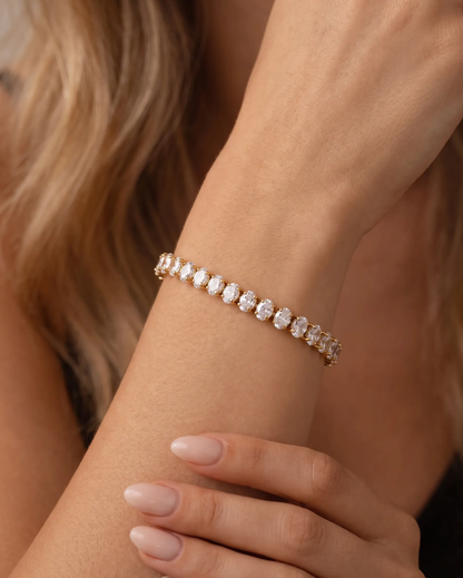 studio-ai bracelet-marquise-line-bracelet_studio1_a2+solo.png