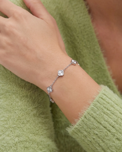 studio-ai bracelet-mini-ray-petal-bracelet-S_studio1_a1+solo.png