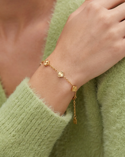 studio-ai bracelet-mini-ray-petal-bracelet_lifestyle1_a1+solo.png