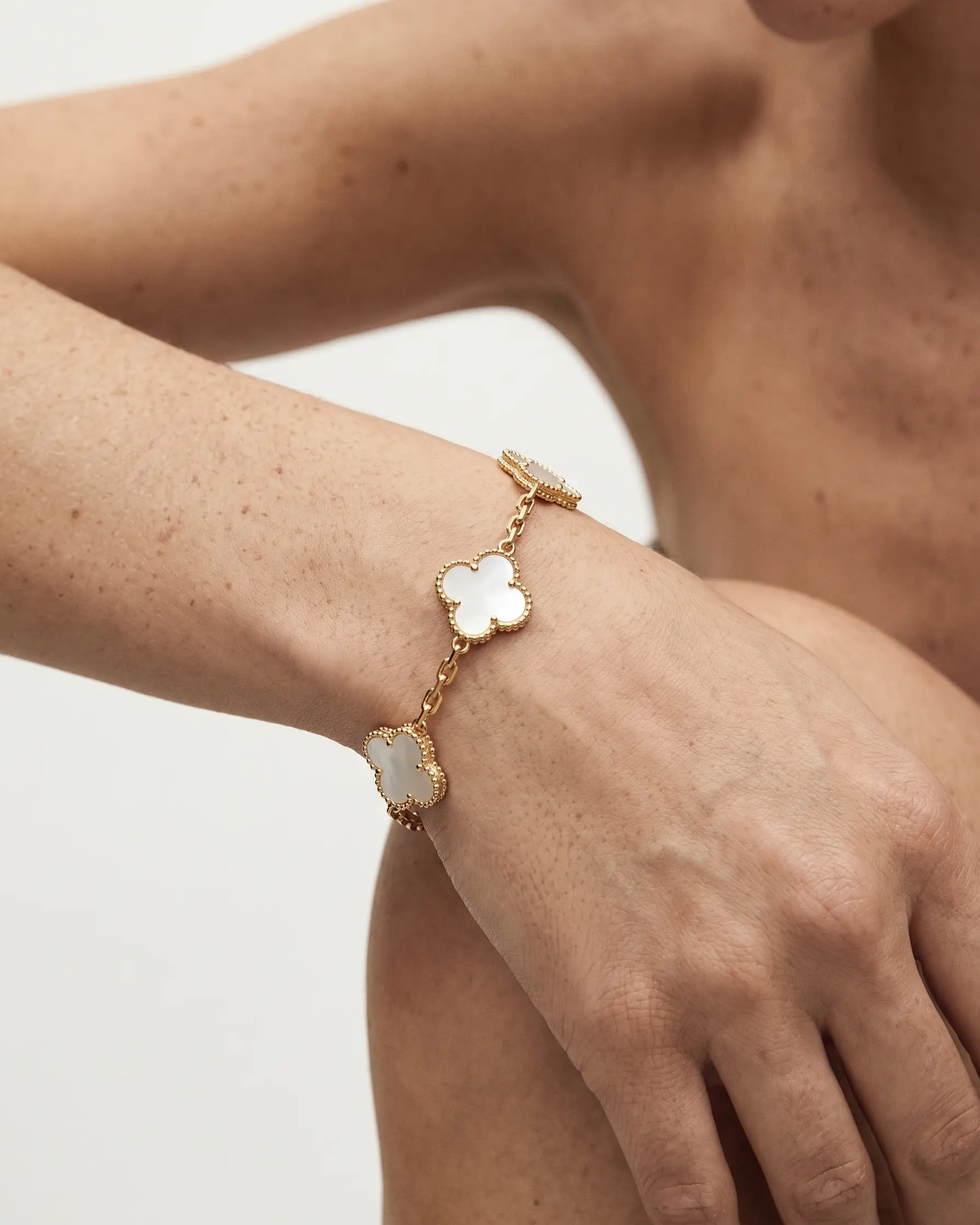 studio-ai bracelet-nacre-petal-bracelet_lifestyle1_a1+solo.png