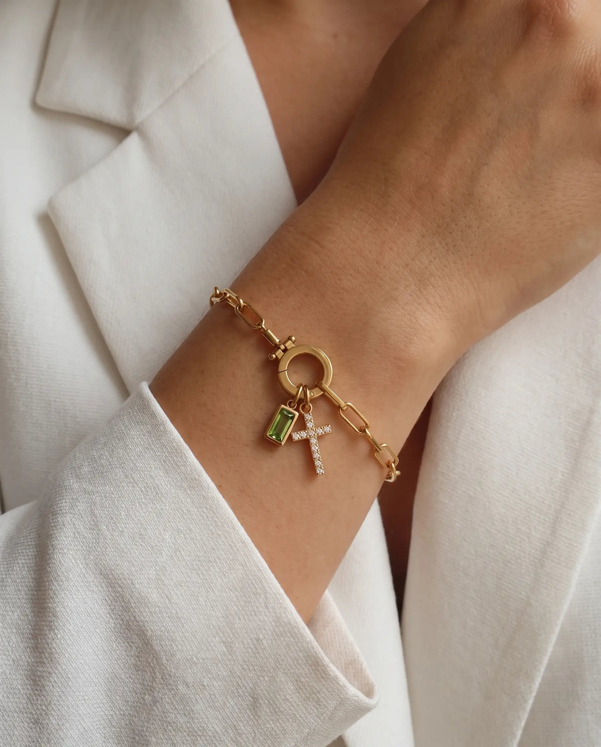studio-ai bracelet-paperclip-birthstone-cross-bracelet_lifestyle1_a1+solo.png