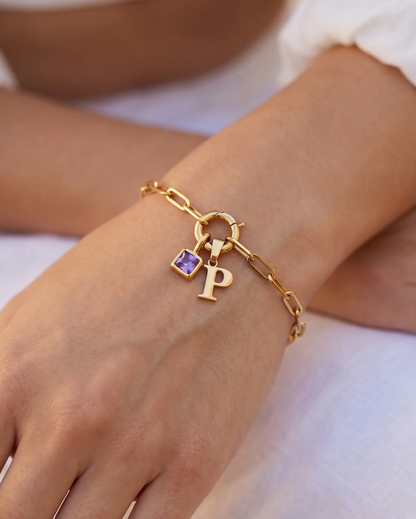studio-ai bracelet-paperclip-initial-and-birthstone-bracelet_studio1_a1+solo.png