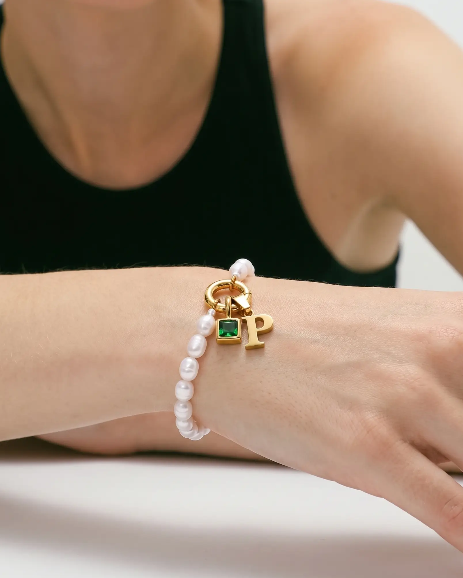 studio-ai bracelet-pearl-initial-and-birthstone-bracelet_studio2_a1+solo.png