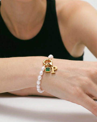 studio-ai bracelet-pearl-initial-and-birthstone-bracelet_studio2_a1+solo.png