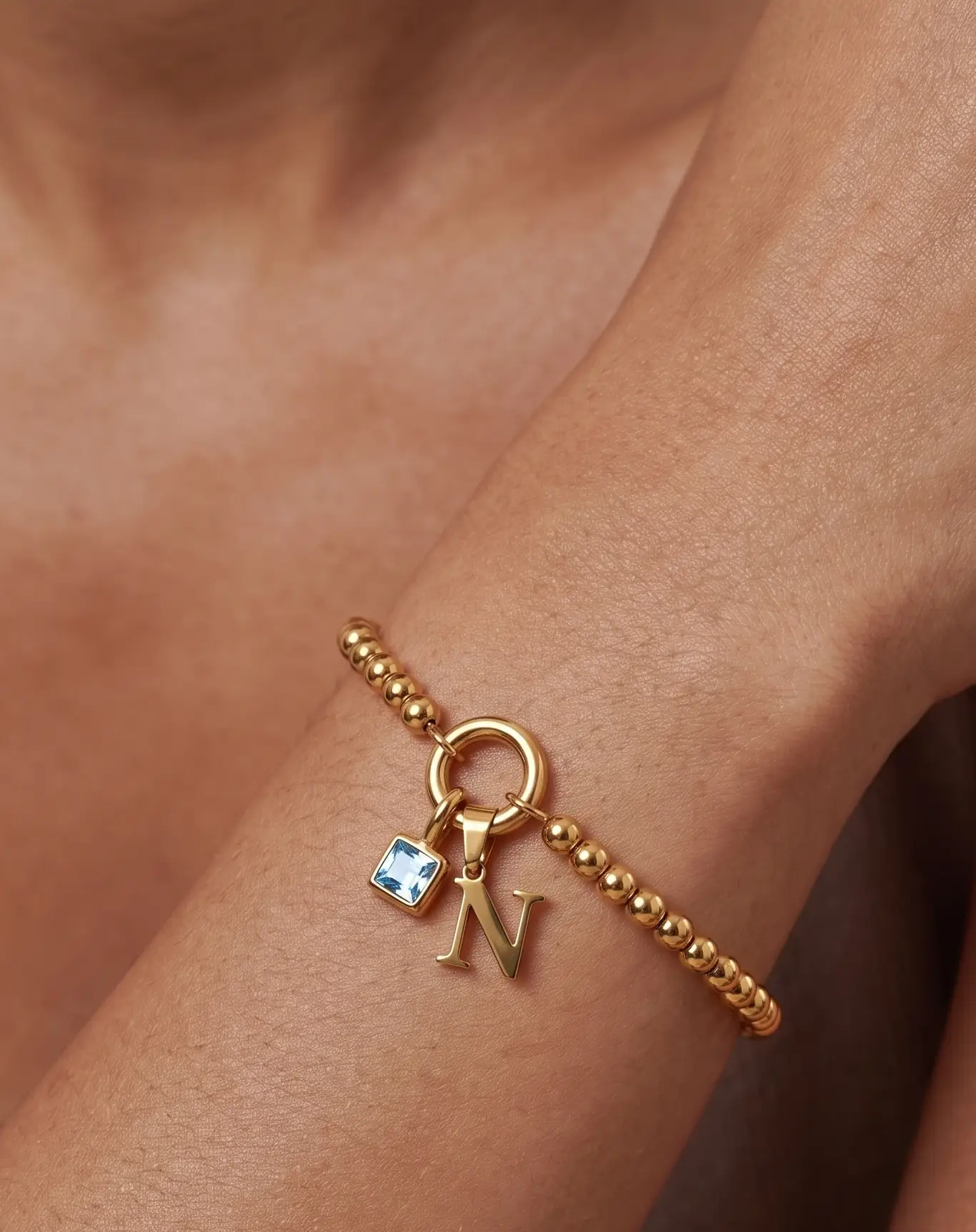 studio-ai bracelet-pebble-initial-birthstone-bracelet_lifestyle1_a1+solo.png