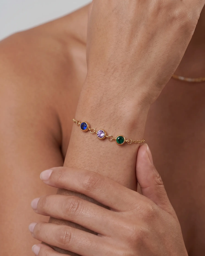 studio-ai bracelet-personalised-family-birthstone-bracelet_studio1_a1+solo.png