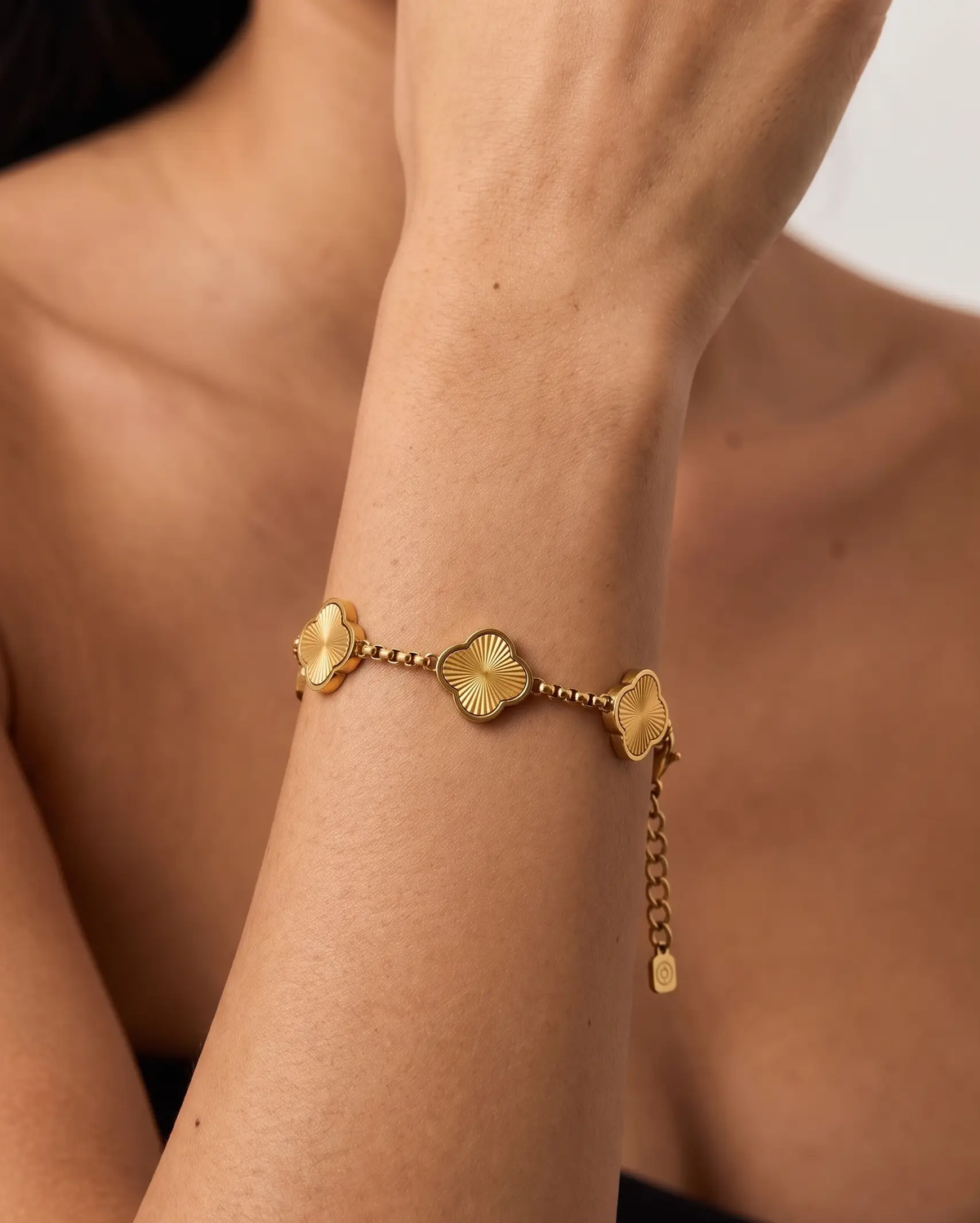 studio-ai bracelet-ray-petal-bracelet_studio2_a1+solo.png