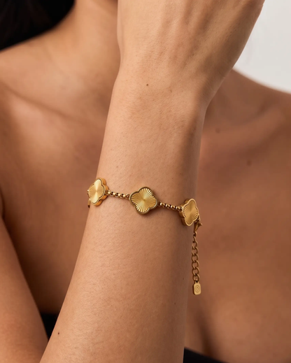 studio-ai bracelet-ray-petal-bracelet_studio2_a1+solo.png