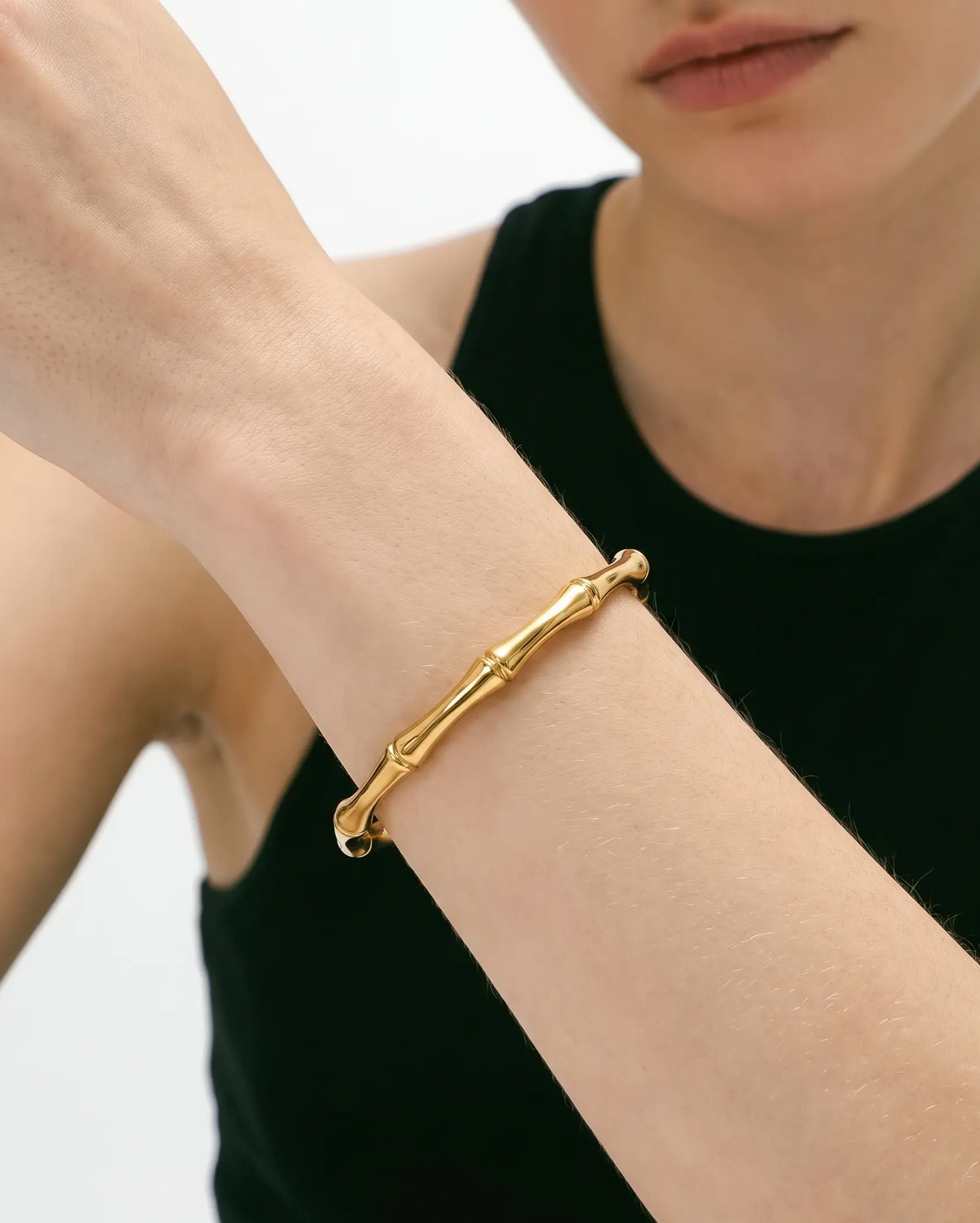 studio-ai bracelet-reed-gold-cuff-bracelet_lifestyle1_a1+solo.png