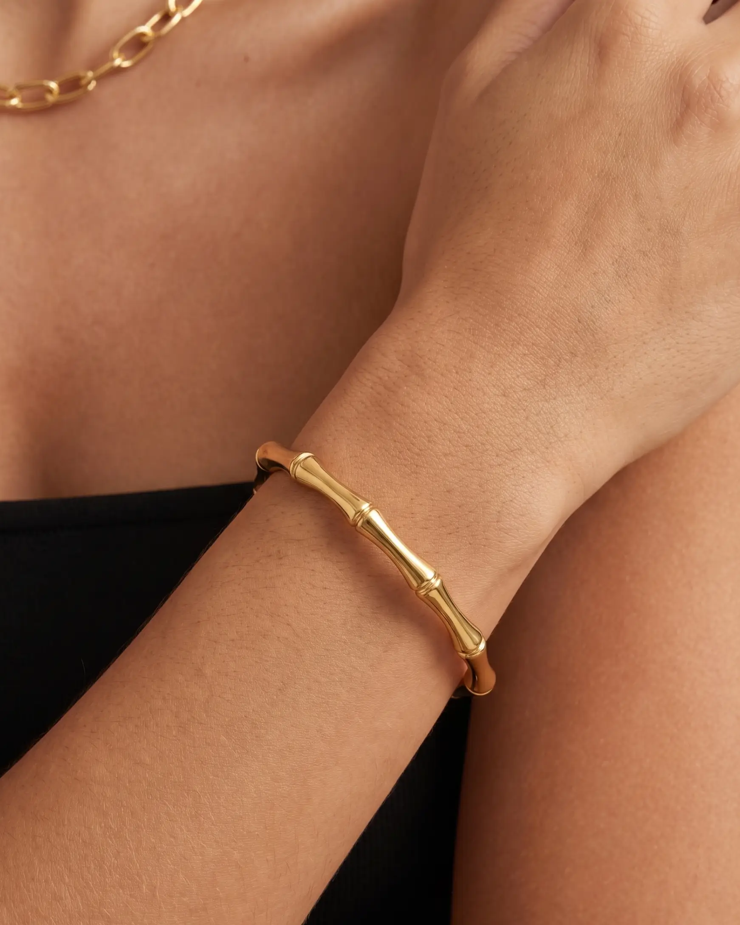 studio-ai bracelet-reed-gold-cuff-bracelet_studio1_a1+solo.png