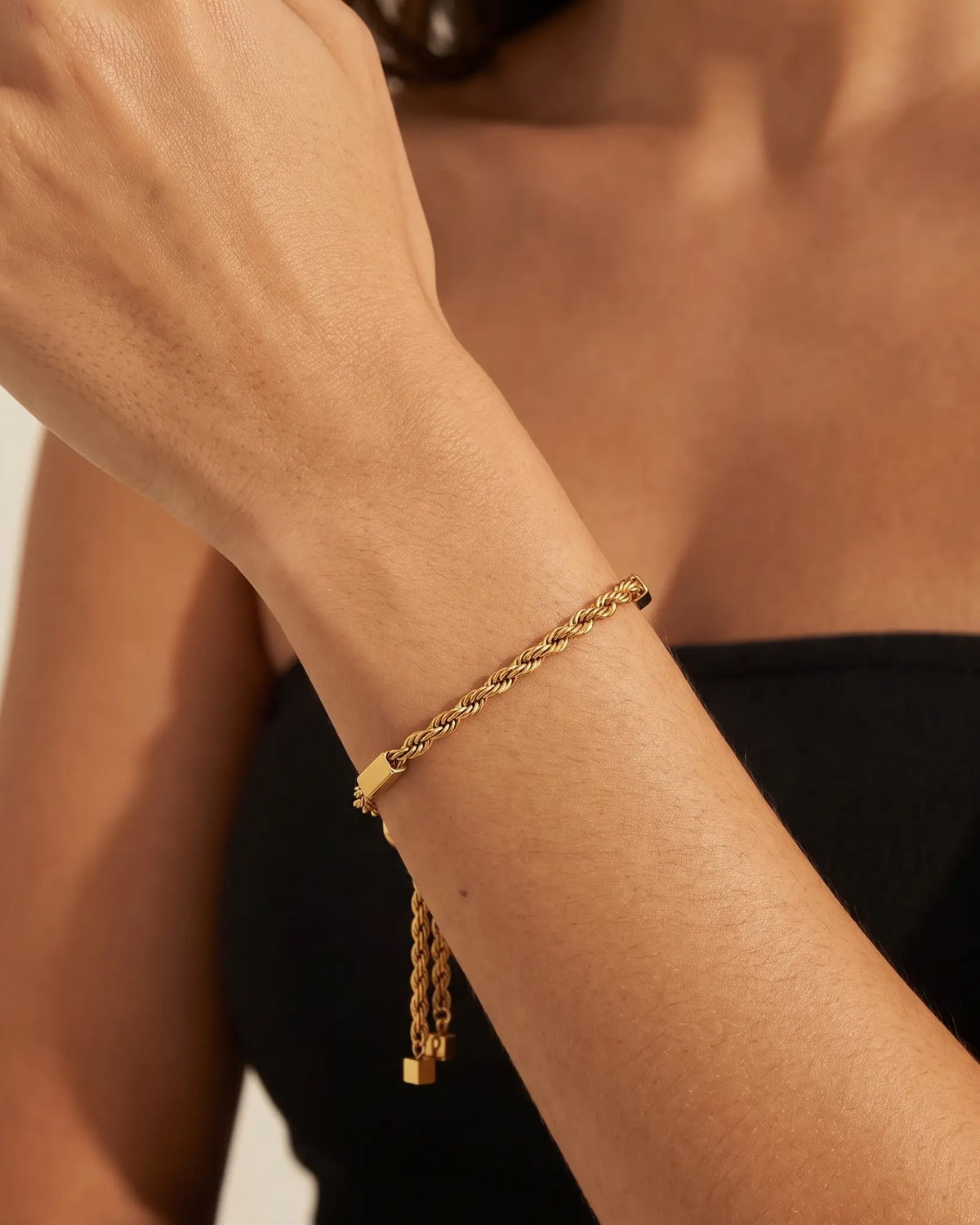 studio-ai bracelet-rope-slider-bracelet_lifestyle1_a1+solo.png
