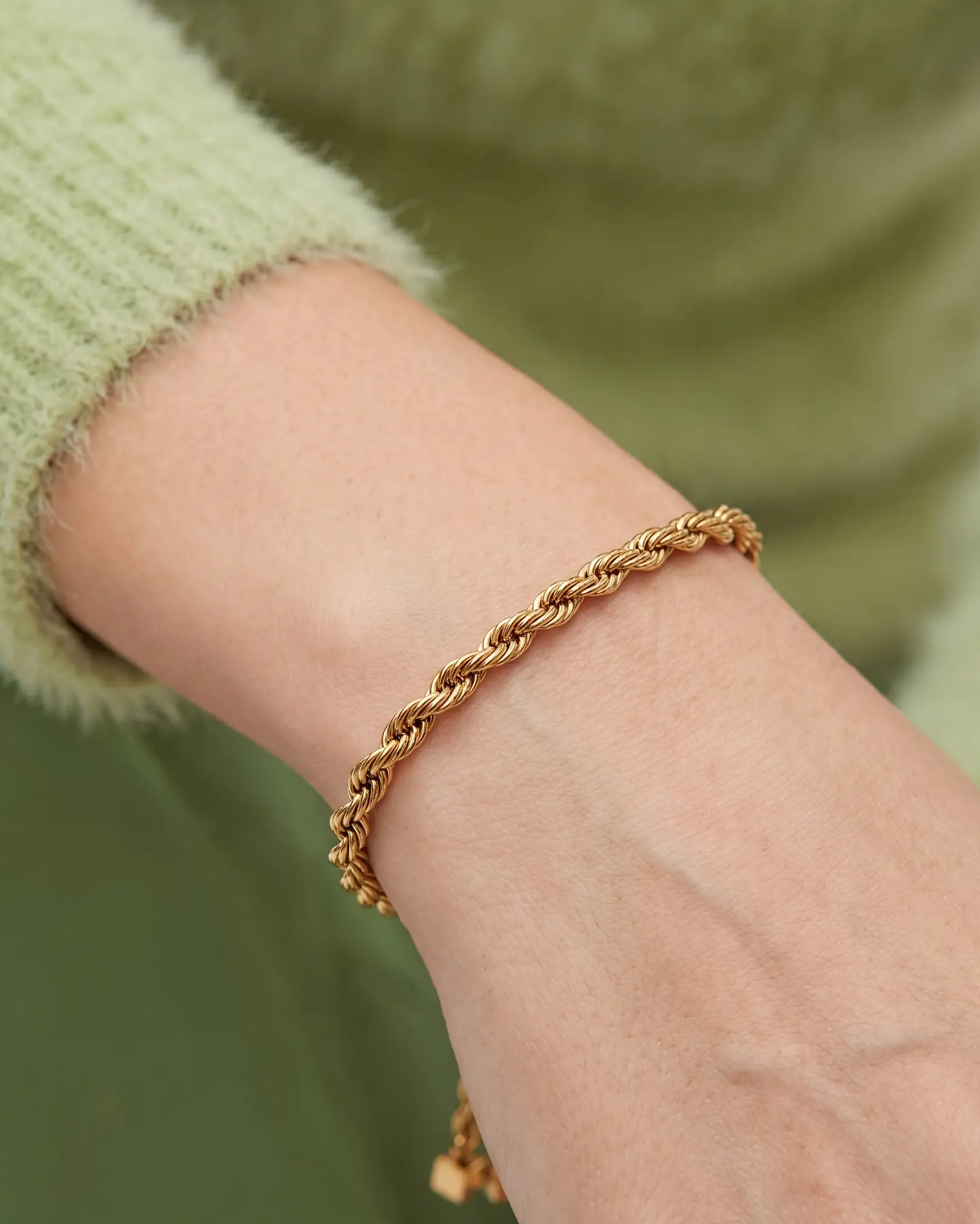 studio-ai bracelet-rope-slider-bracelet_studio1_a2+solo.png