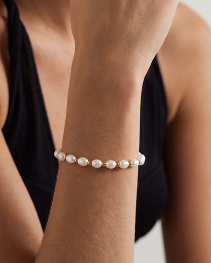 studio-ai bracelet-runa-pearl-bracelet_lifestyle1_a1+solo.png
