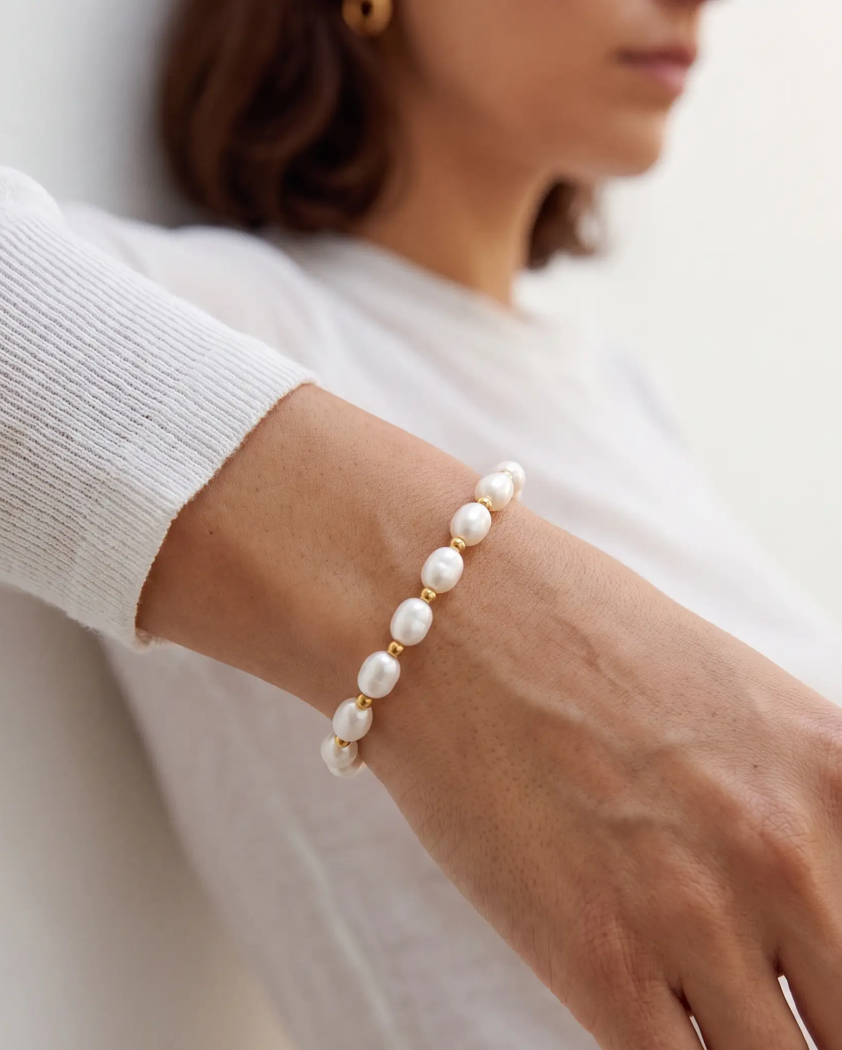 studio-ai bracelet-runa-pearl-bracelet_studio2_a1+solo.png