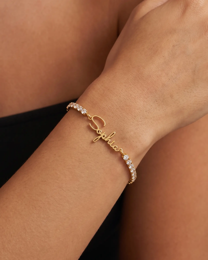 studio-ai bracelet-script-name-line-bracelet_lifestyle1_a1+solo.png