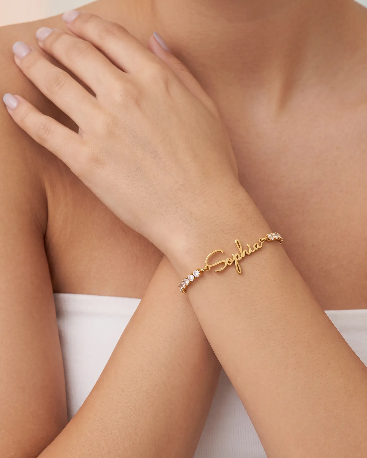 studio-ai bracelet-script-name-line-bracelet_studio2_a1+solo.png