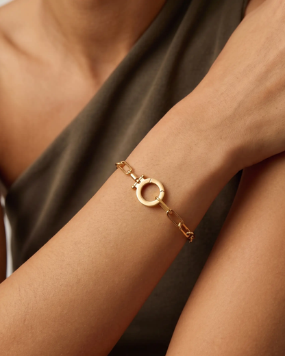 studio-ai bracelet-simple-paperclip-chain-bracelet_studio2_a1+solo.png