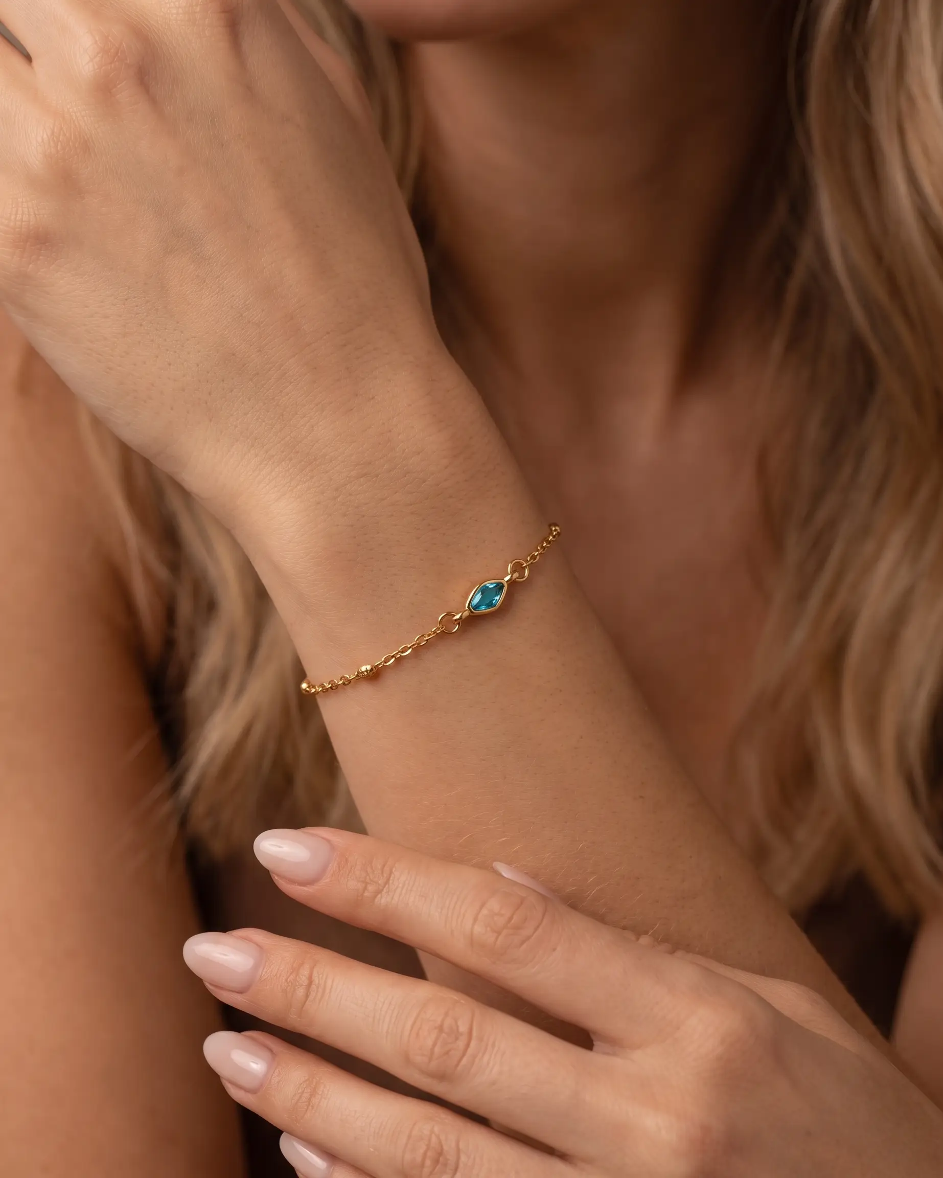 studio-ai bracelet-tide-droplet-bracelet_lifestyle1_a1+solo.png