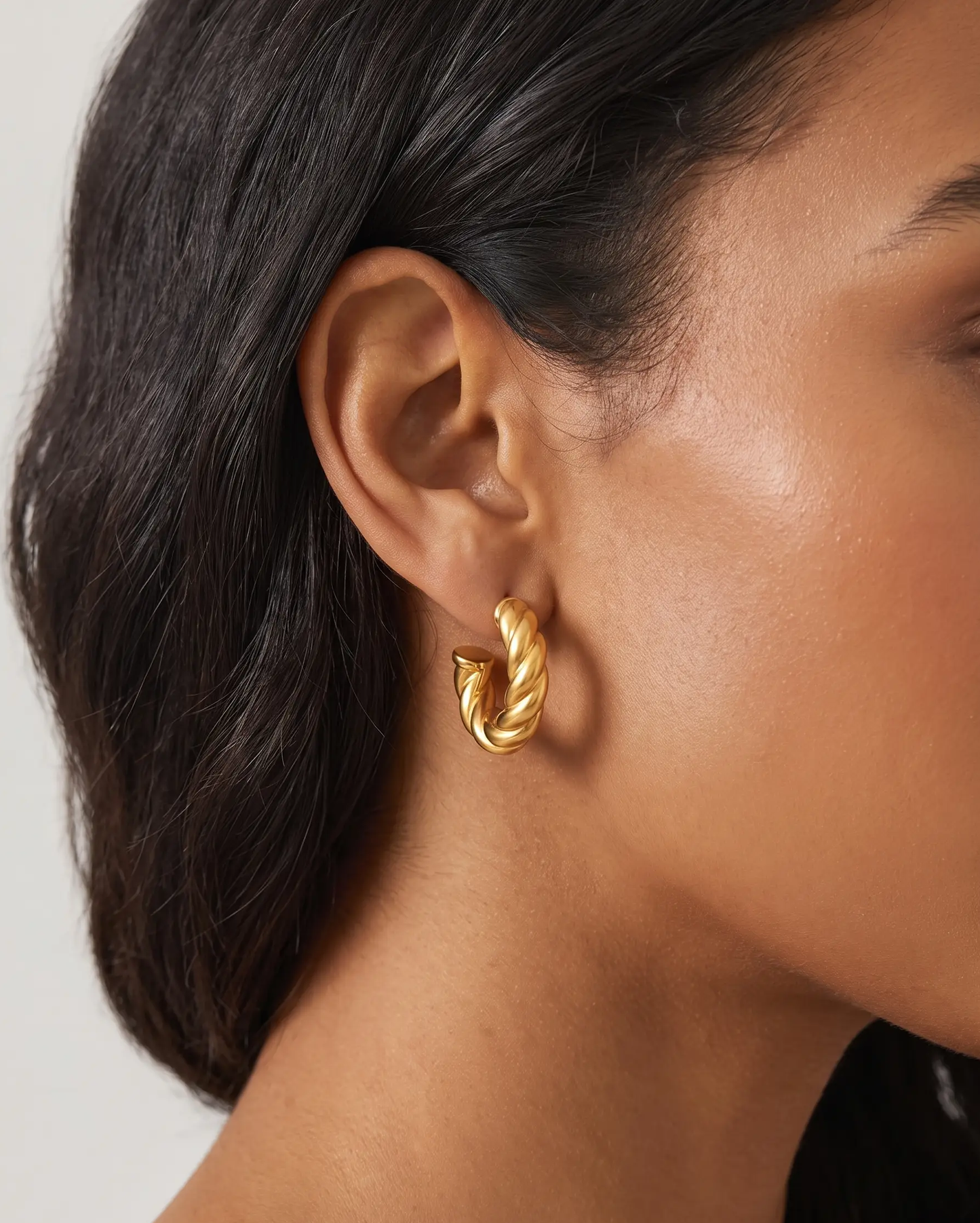 studio-ai earrings-half-twist-earrings_studio1_a2+solo.png