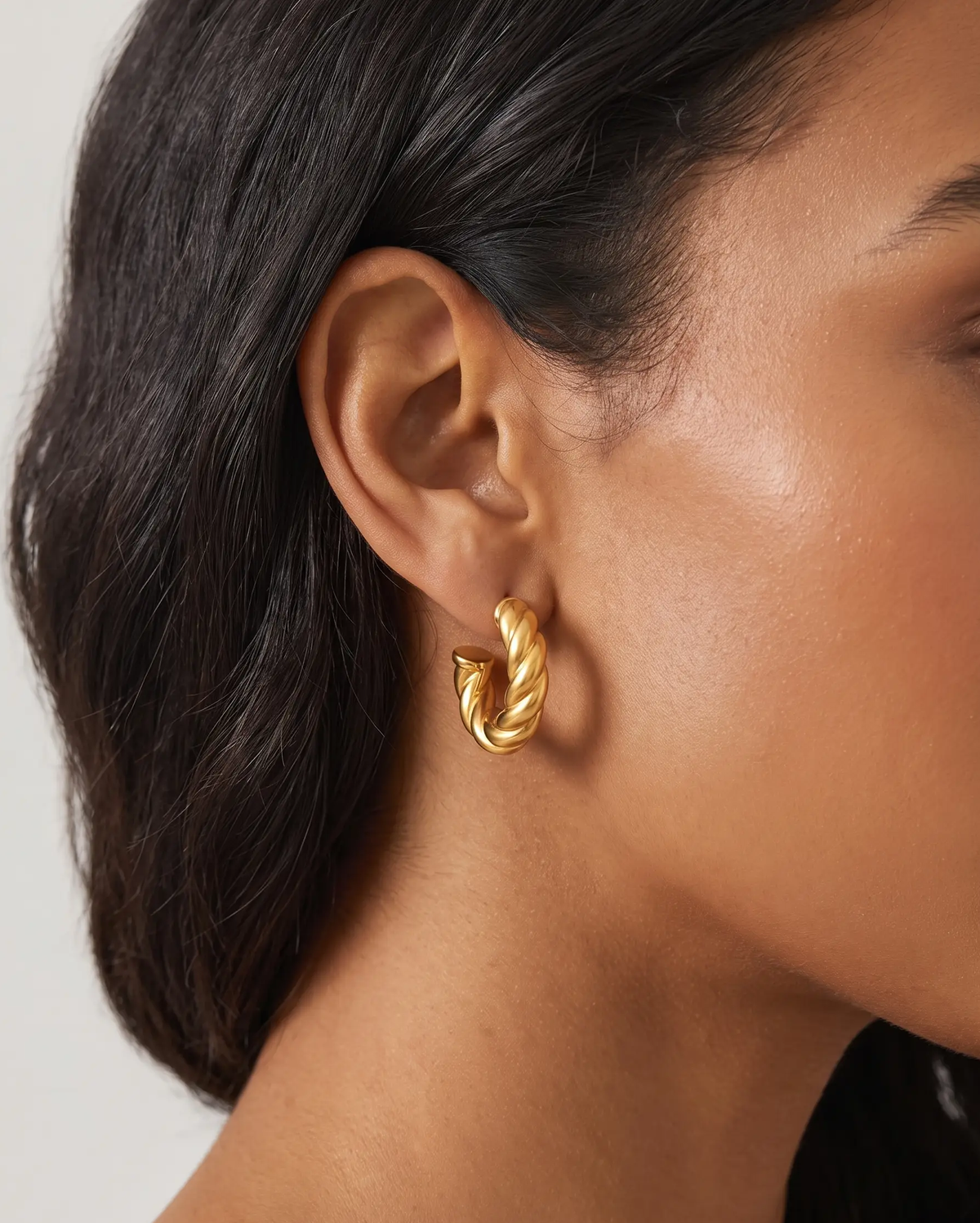 studio-ai earrings-half-twist-earrings_studio1_a2+solo.png