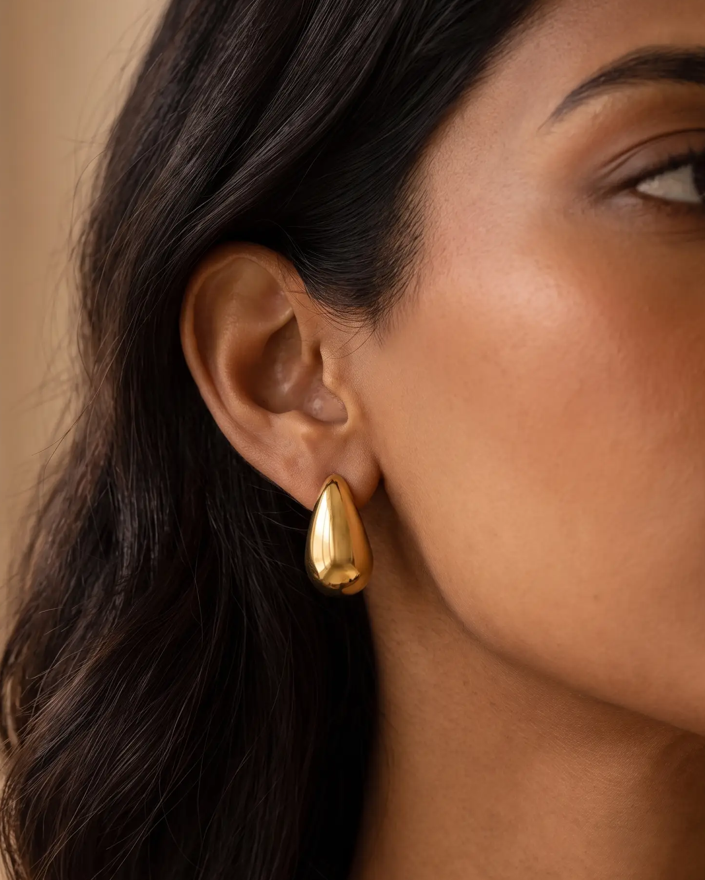 studio-ai earrings-heavy-teardrop-earrings_lifestyle1_a1+solo.png