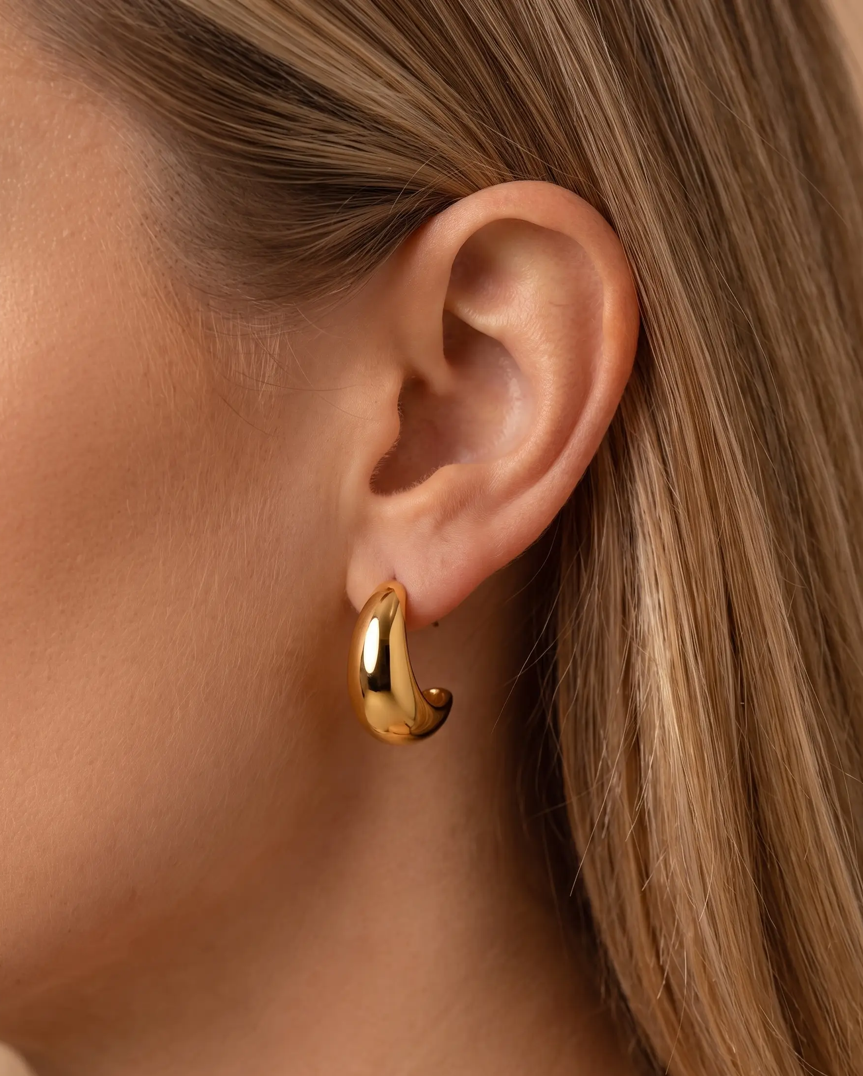 studio-ai earrings-maren-dome-hoops_studio2_a1+solo.png