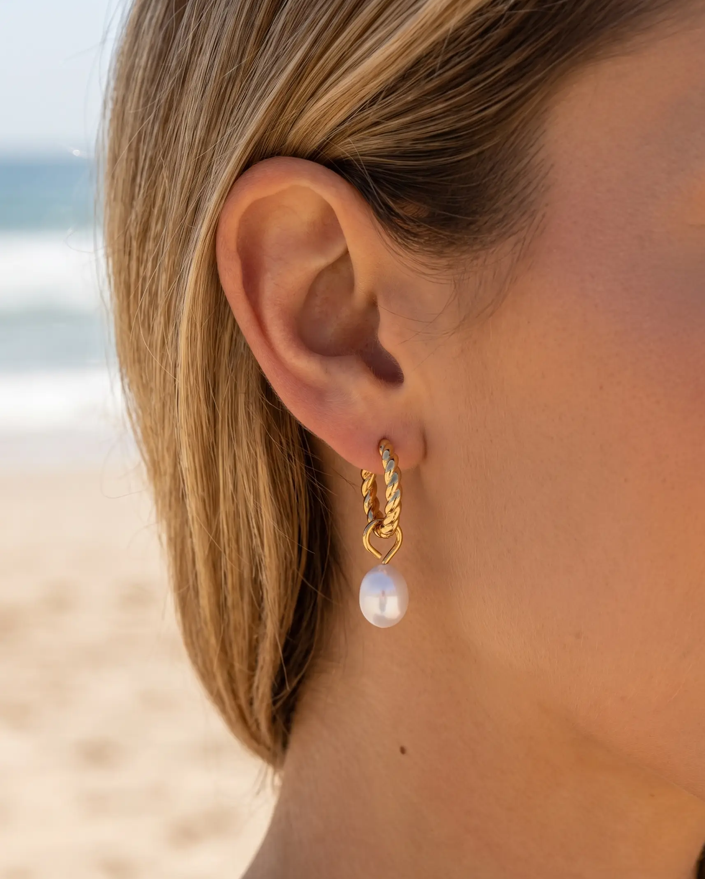 studio-ai earrings-mini-twist-pearl-hoops_studio1_a1+solo.png