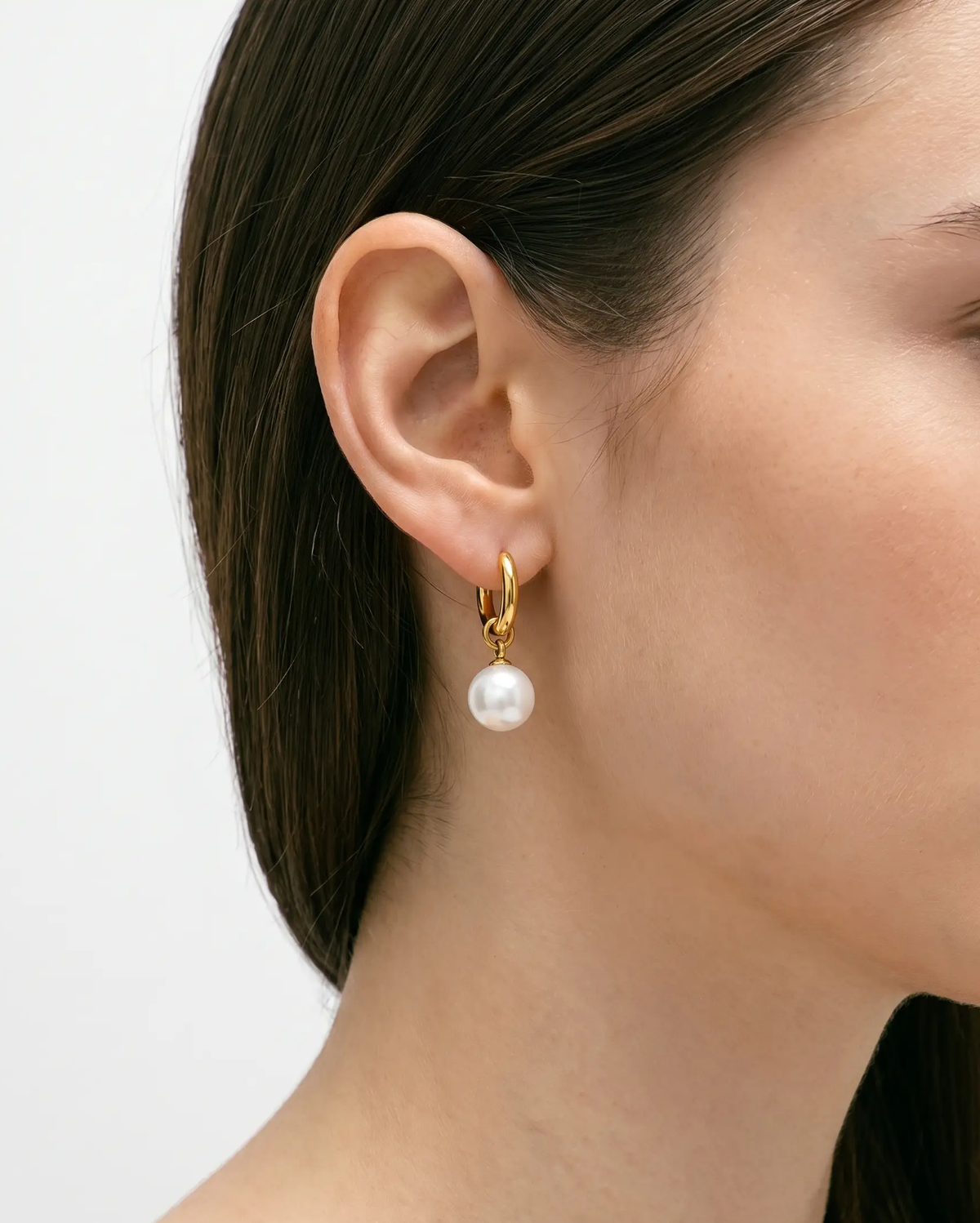 studio-ai earrings-pearl-teardrop-earrings_studio1_a1+solo.png