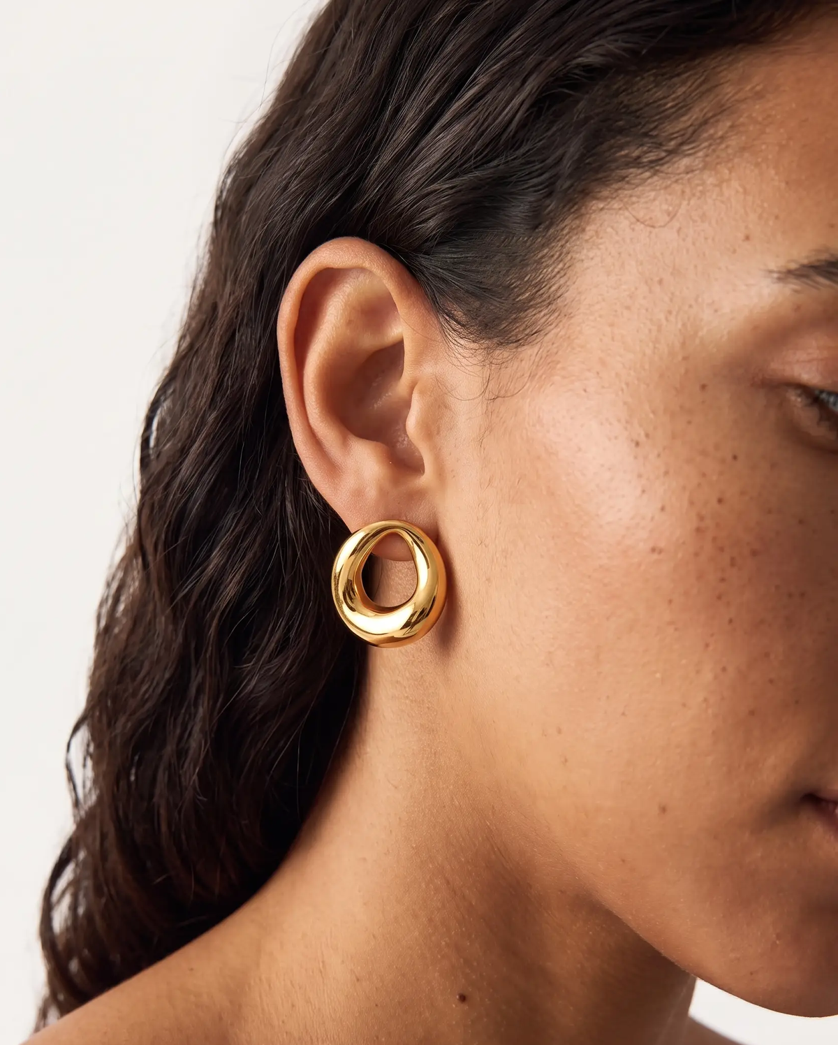 studio-ai earrings-shaped-loop-earrings_studio2_a2+solo.png