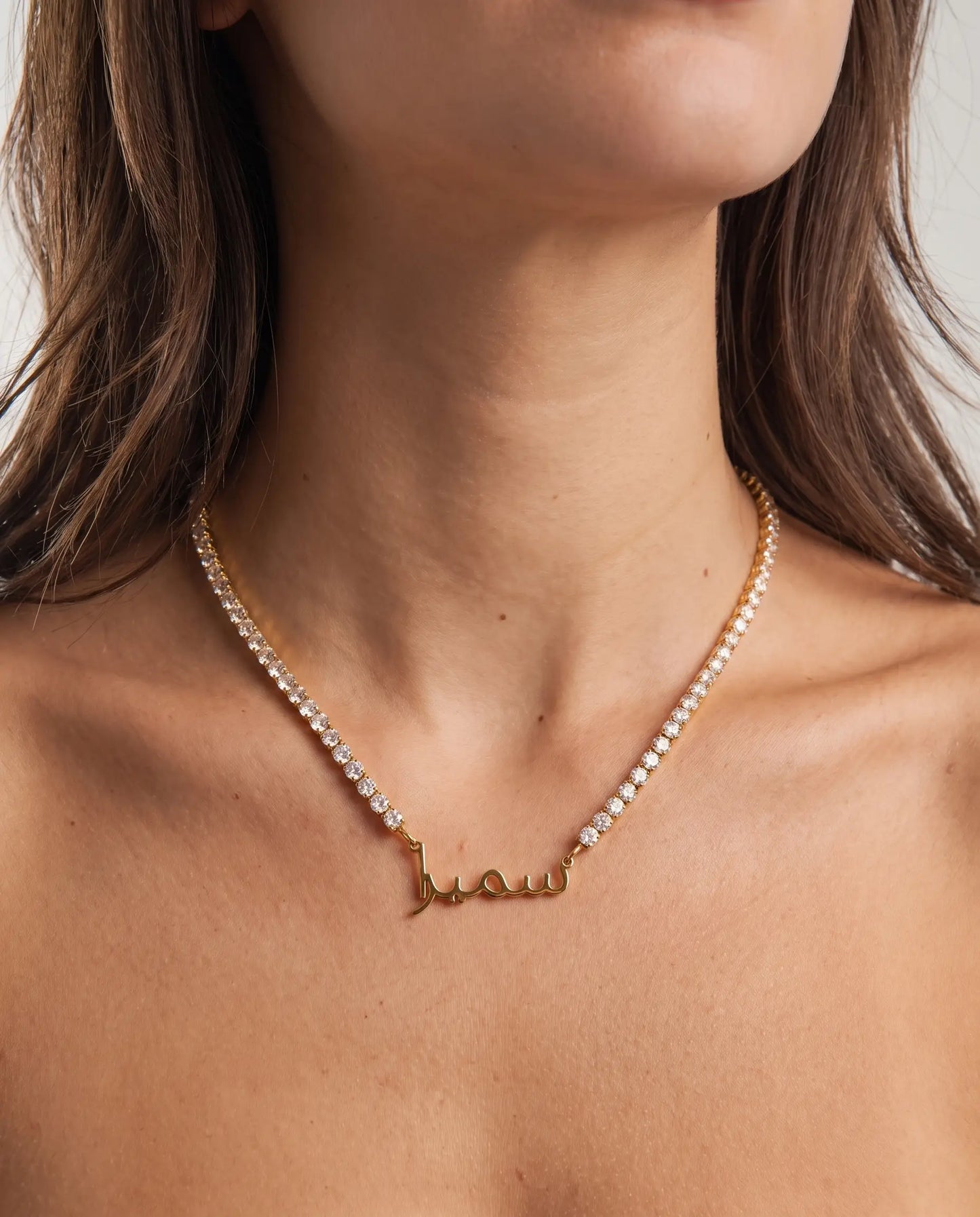 studio-ai necklace-arabic-name-line-necklace_studio2_a1+solo.png