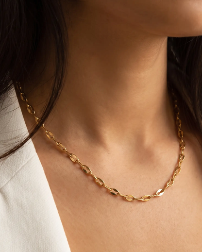 studio-ai necklace-bloom-link-necklace_studio2_a1+solo.png